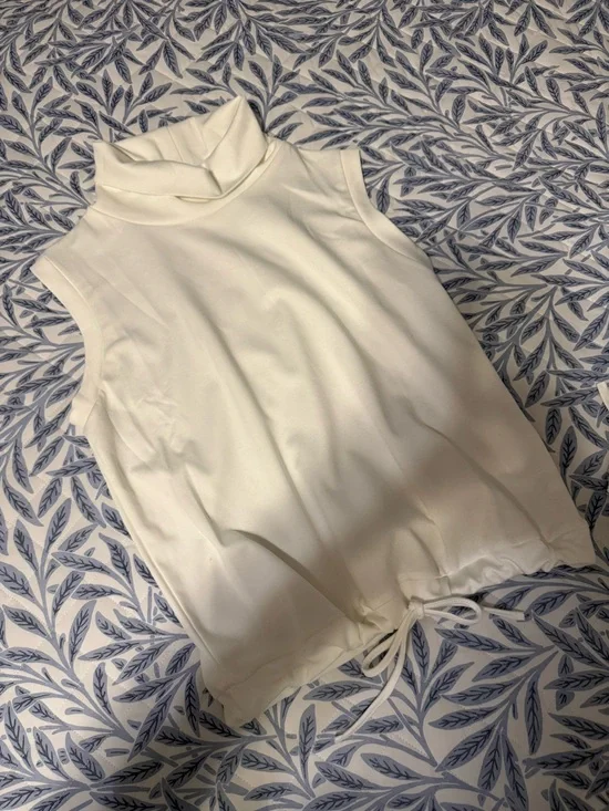 Off White Women’s Turtleneck Top & Shorts Set❗️ - Picture 3 of 8